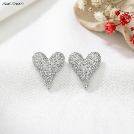 حلق شكل قبل مع زركون لون فضي