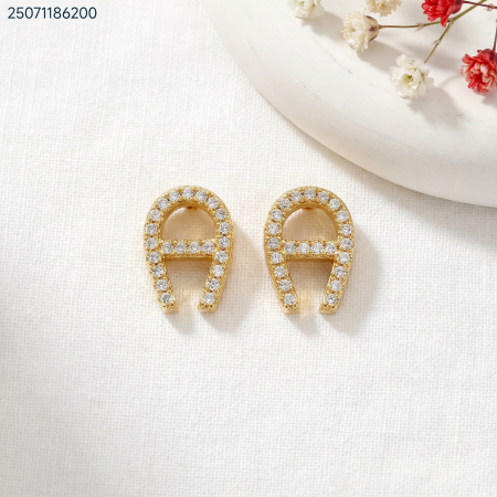 حلق زركون شكل حرف A