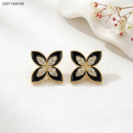 حلق شكل وردة ملونة مع زركون