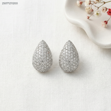 حلق شكل دمعة أنيق و فاخر من الزركون فضي