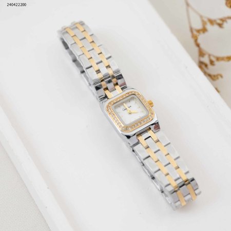 ساعة نسائية مربعة مع زركون و حزام معدني