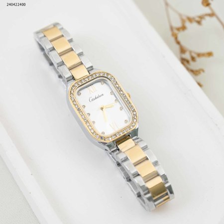 ساعة نسائية مستطيلة مع زركون وحزام معدني