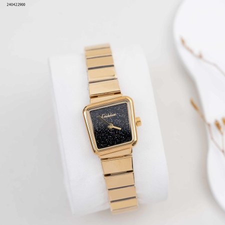 ساعة معدن ماركة شكل شبه منحرف