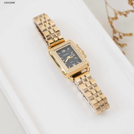 ساعة نسائية مستطيلة مع زركون وحزام معدني