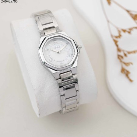 ساعة نسائية ثمانية الشكل مع حزام معدني