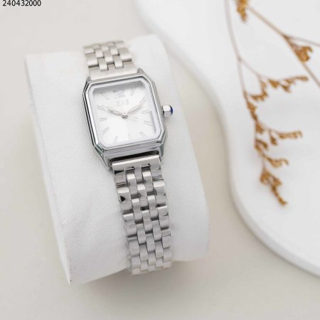 ساعة نسائية مربعة