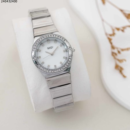 ساعة نسائية مستطيلة مع حزام مجدل