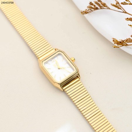 ساعة نسائية مربعة مع حزام معدني