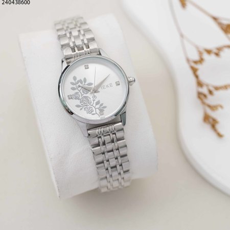 ساعة نسائية دائرية مع خلفية ورد و حزام معدني