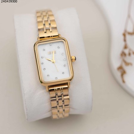 ساعة نسائية مستطيلة مع حزام معدني