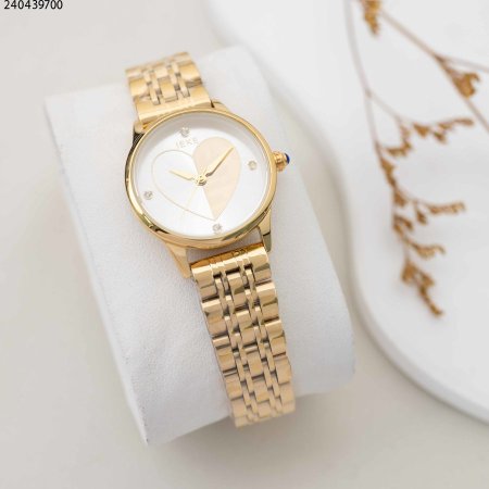 ساعة نسائية دائرية مع خلفية قلب و حزام معدني