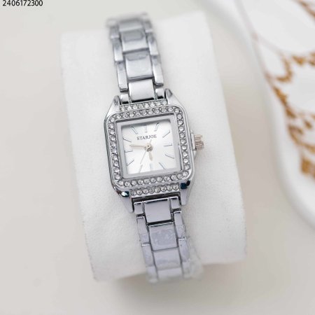 ساعة نسائية مربعة