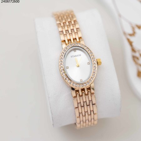 ساعة نسائية مربعة مع جنزير