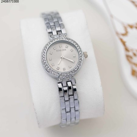 ساعة نسائية دائرية