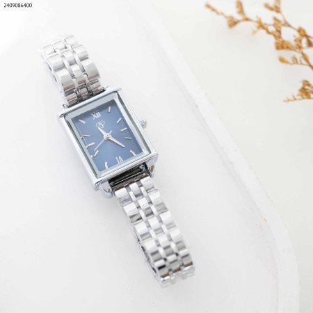 ساعة نسائية مستطيلة