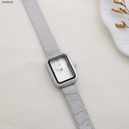 ساعة نسائية مستطيلة مع زركون