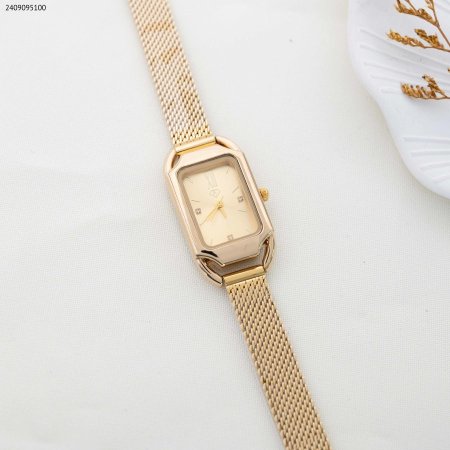 ساعة نسائية مستطيلة مع زركون