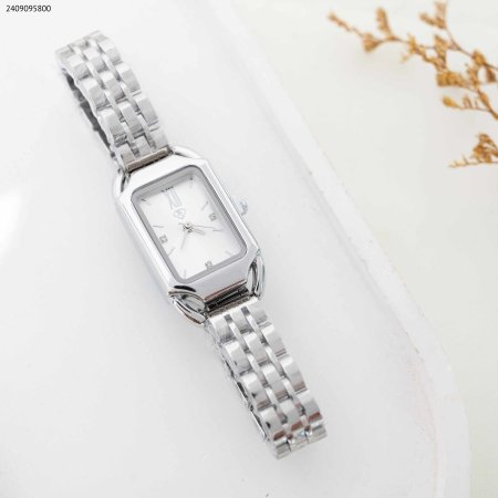 ساعة نسائية مستطيلة مع زركون