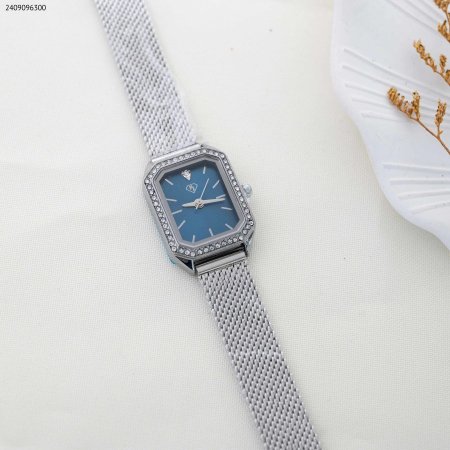 ساعة نسائية مستطيلة مع زركون