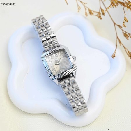 ساعة يد نسائية أنيقة