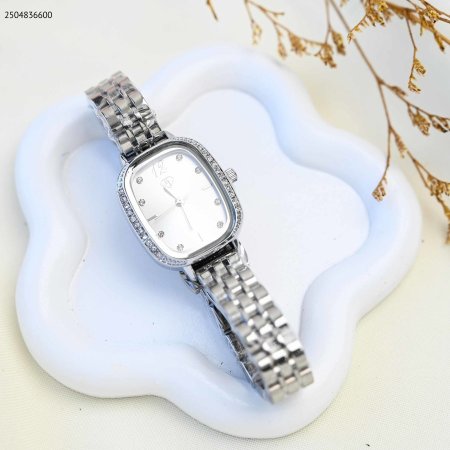 ساعة يد نسائية أنيقة