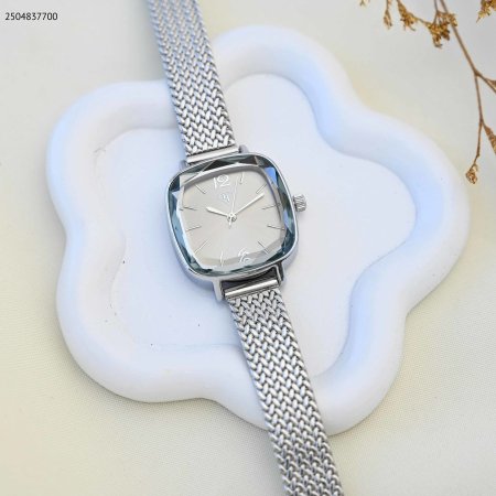 ساعة يد نسائية أنيقة