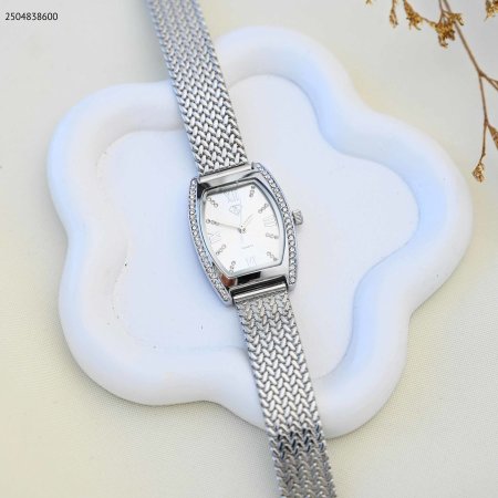 ساعة يد نسائية أنيقة