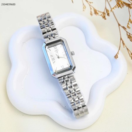 ساعة يد نسائية أنيقة