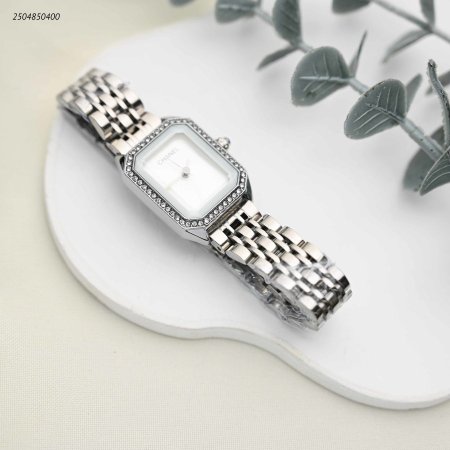 ساعة يد نسائية أنيقة