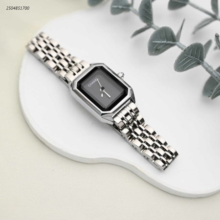 ساعة يد نسائية أنيقة