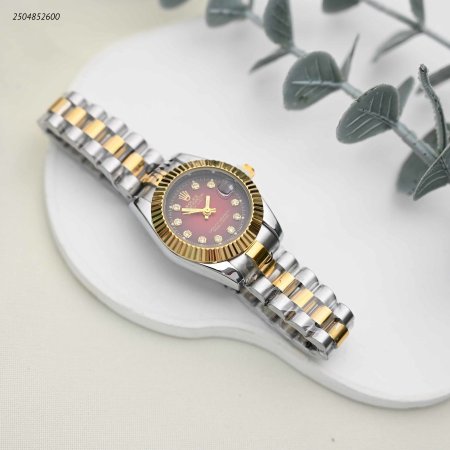 ساعة يد نسائية أنيقة