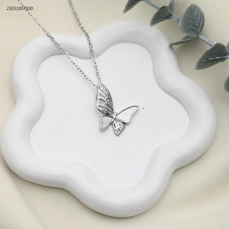 قلادة الفراشة المتألقة بتصميم عصري أنيق وجذاب