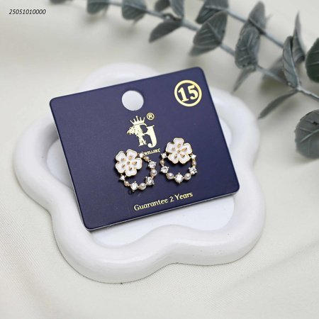 حلق على شكل وردة ملونة