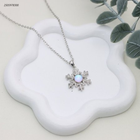 سنسال شكل بتلة ثلج مع زركون و لولو