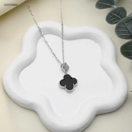 سنسال أنيق ماركة بلون أسود