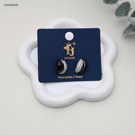 حلوق أنيقة زركون مع جهة ملونة