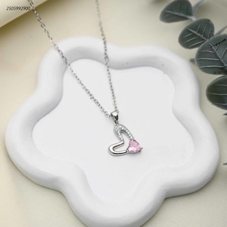 قلادة بتعليقة قلب مرصعة بالزركون الوردي والأبيض