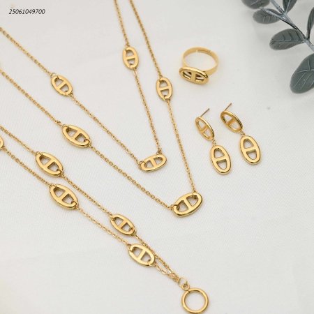طقم ماركة اسوارة و سنسال و خاتم و حلق