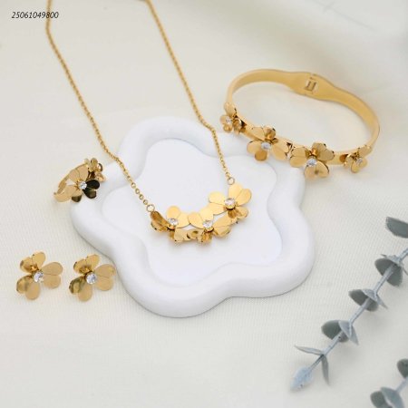 طقم وردات اسوارة و سنسال و خاتم و حلق