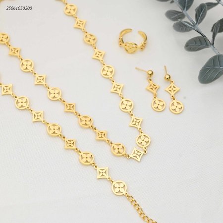 طقم ماركة اسوارة و سنسال و خاتم و حلق