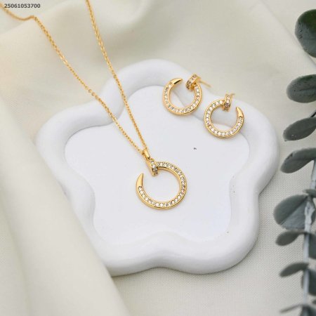 طقم سنسال و حلق ماركة شكل مسمار مع زركون