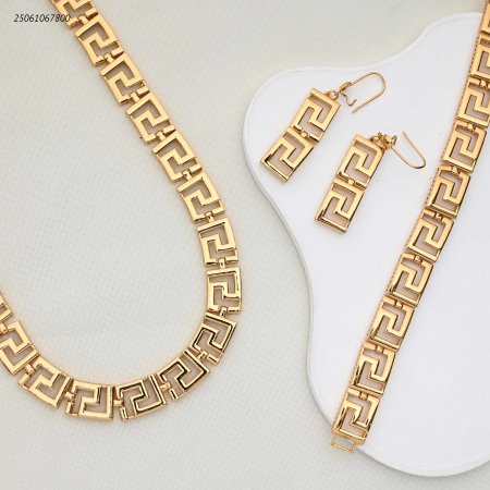 طقم سنسال و اسوارة و حلق على شكل النقش الاغريقي