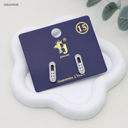 حلق شكل بيضاوي مع زركون