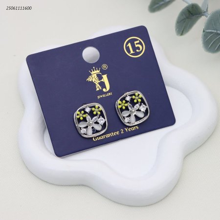 حلق اطار مربع مع ورود ملونة