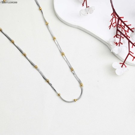 سنسال أنيق مزين بكرات صغيرة