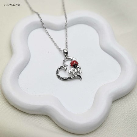 سنسال شكل قلب مع وردة حمراء