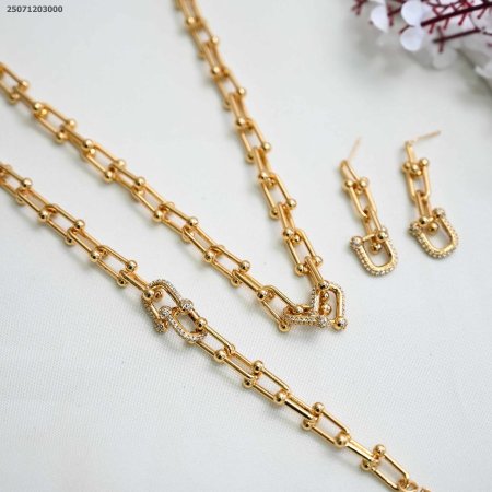 طقم سنسال و اسوارة و حلق ماركة