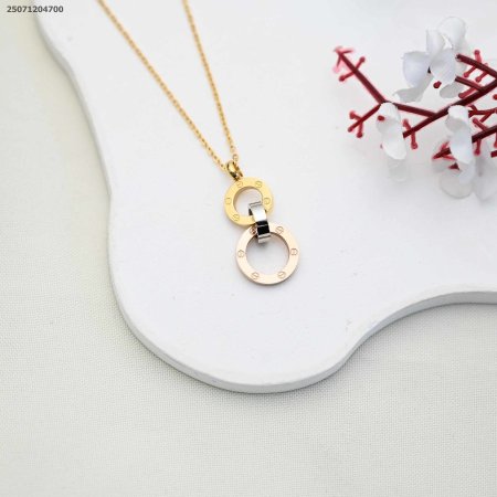 سنسال ماركة عبارة عن ثلاث حلقات متداخلة بأحجام مختلفة