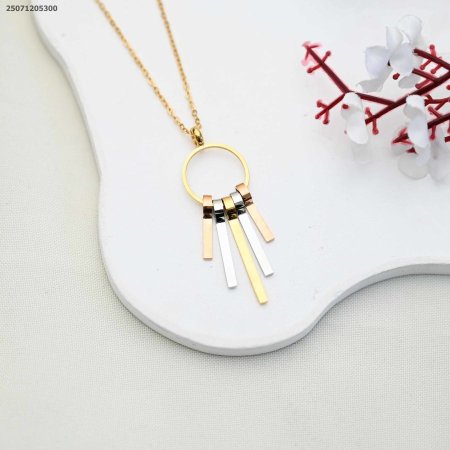 سنسال ماركة مكس متدلي بأناقة