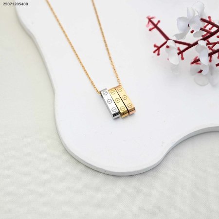 سنسال ماركة مكس عباره عن 3 قطع منفصلة مختلفة اللون